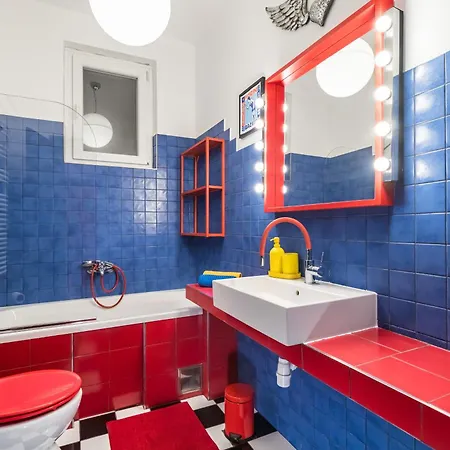 Charming Funky In Center Of Apartment *