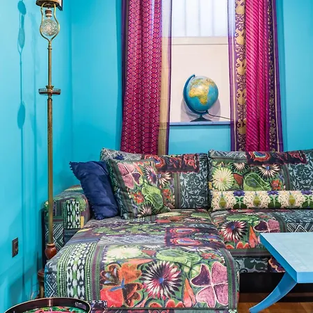 Charming Funky In Center Of Apartment *